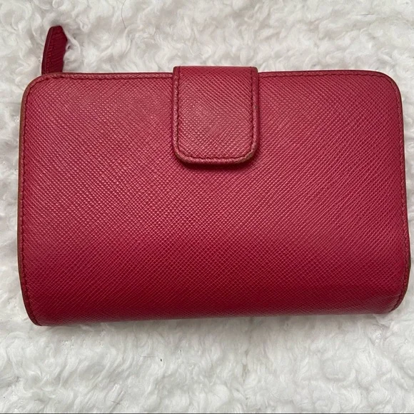 SOLD - PRADA PINK SMALL SAFFIANO LEATHER WALLET - Picture 2 of 9
